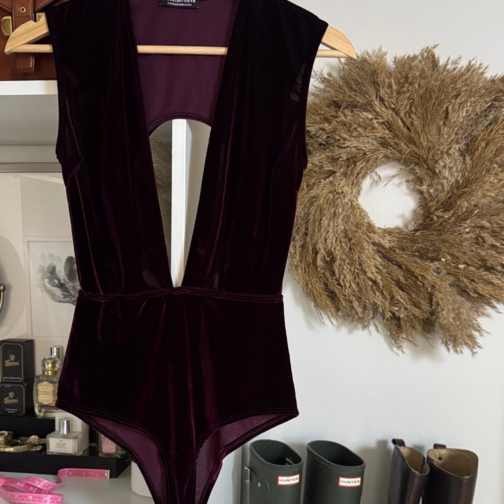 Fashion Nova body suit
Velvety 
Super sexy